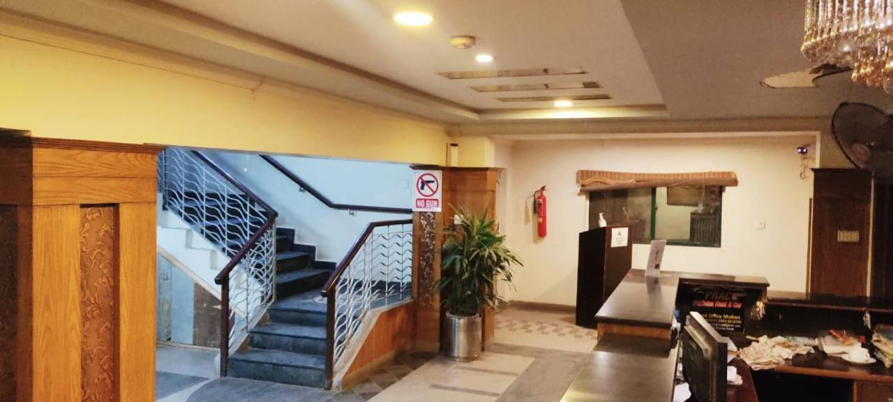 Hotel Multan Esterno foto