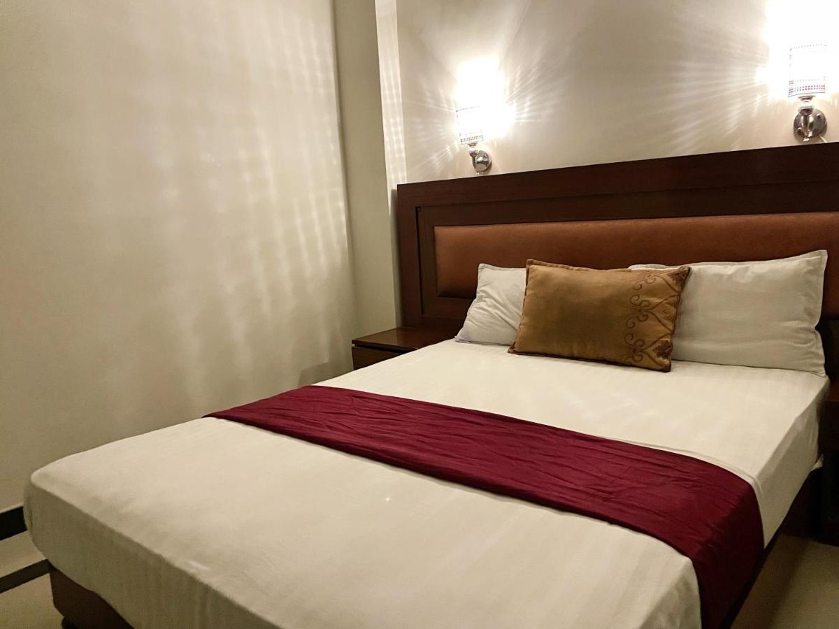 Hotel Multan Esterno foto