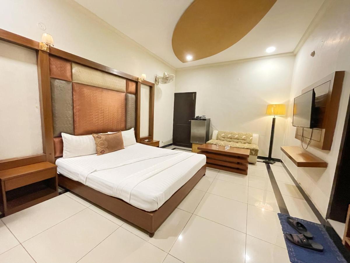 Hotel Multan Esterno foto