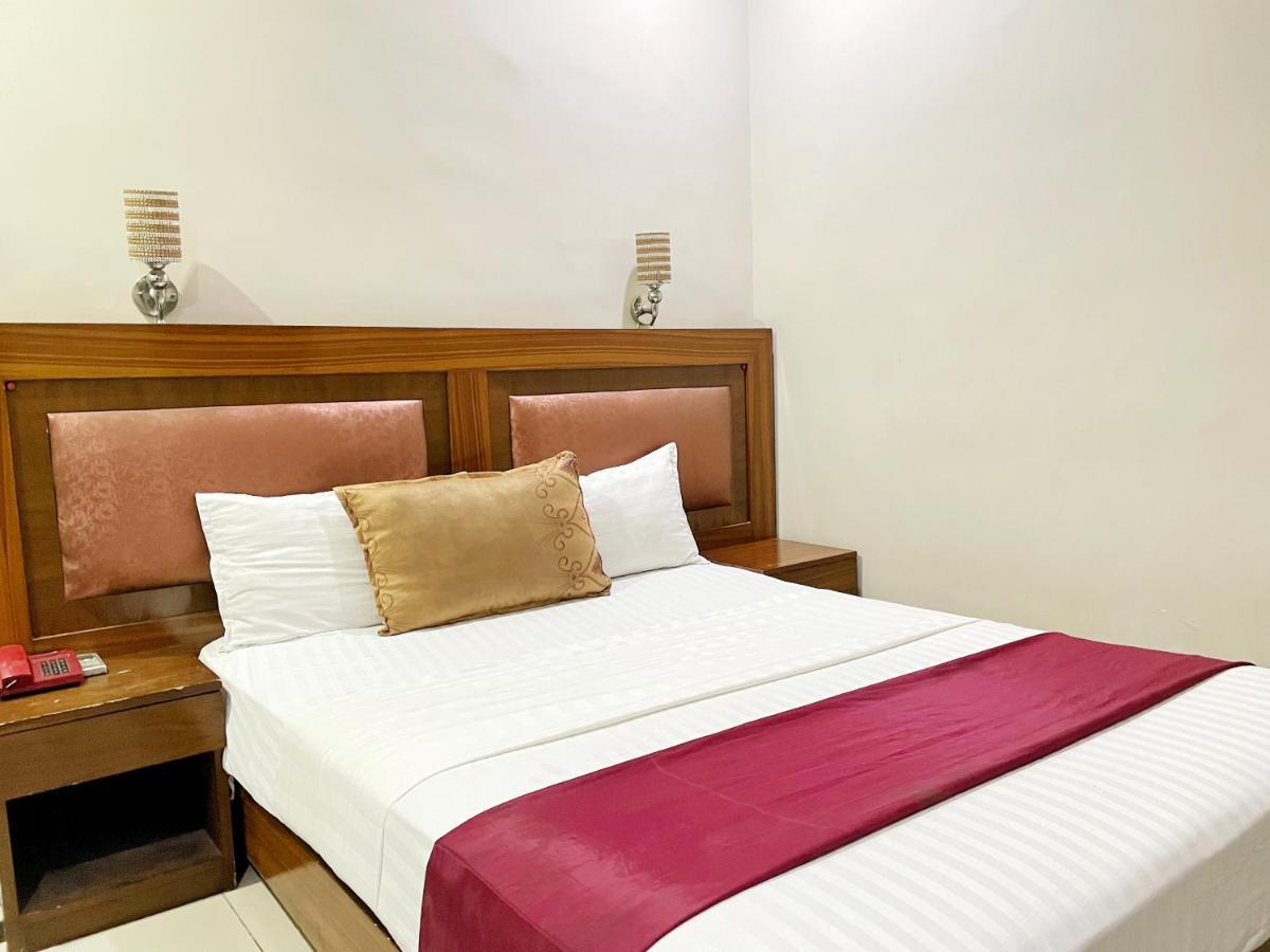 Hotel Multan Esterno foto