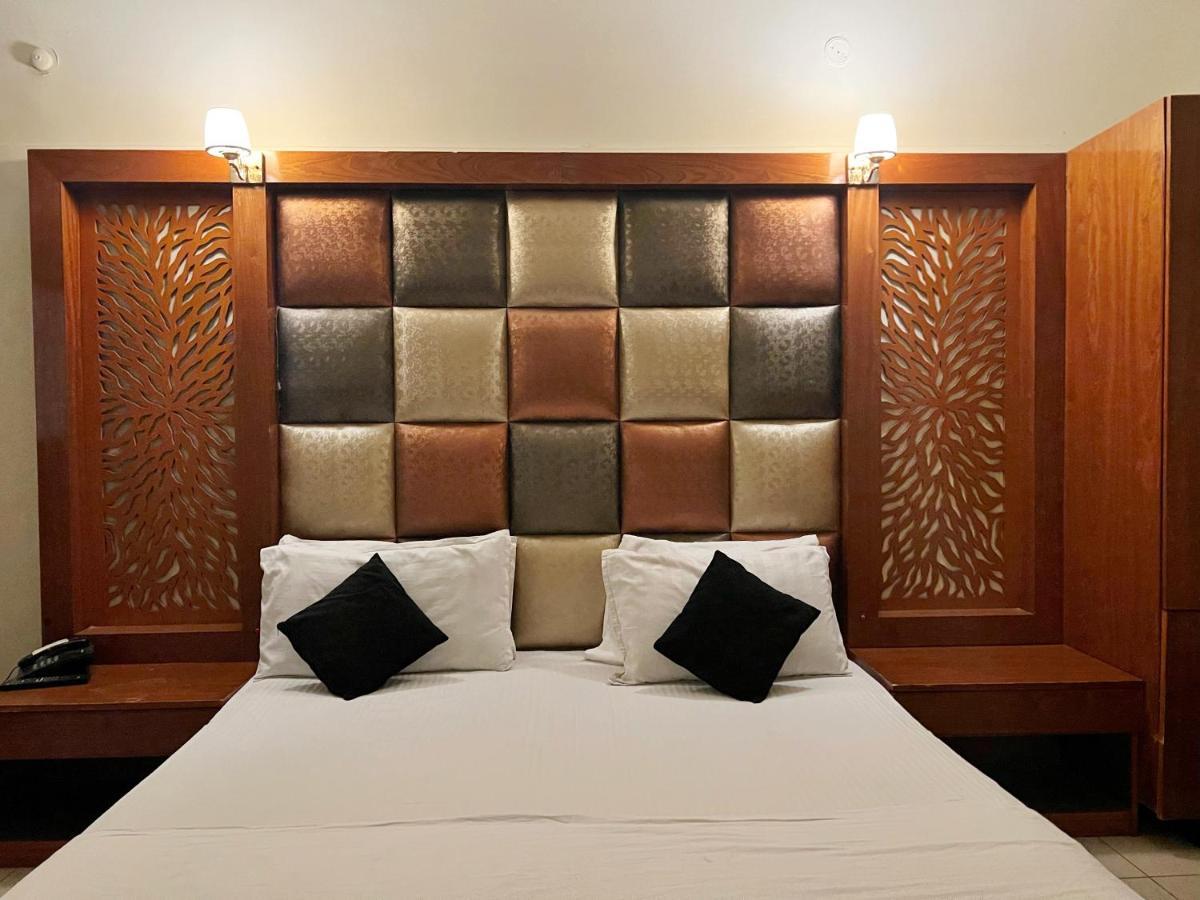 Hotel Multan Esterno foto
