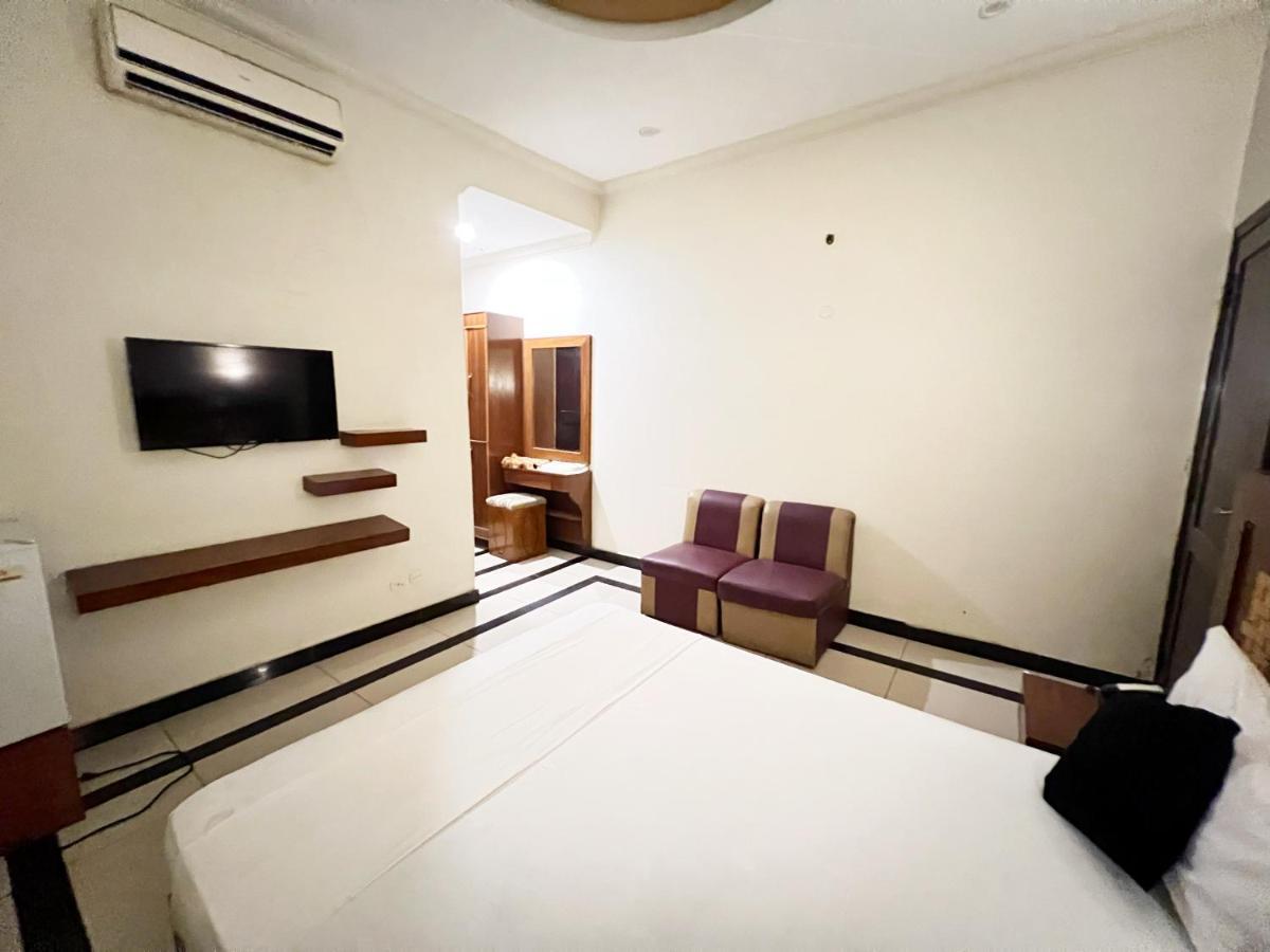 Hotel Multan Esterno foto