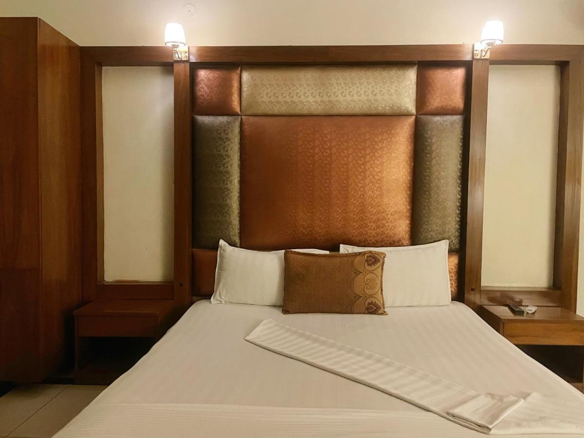 Hotel Multan Esterno foto
