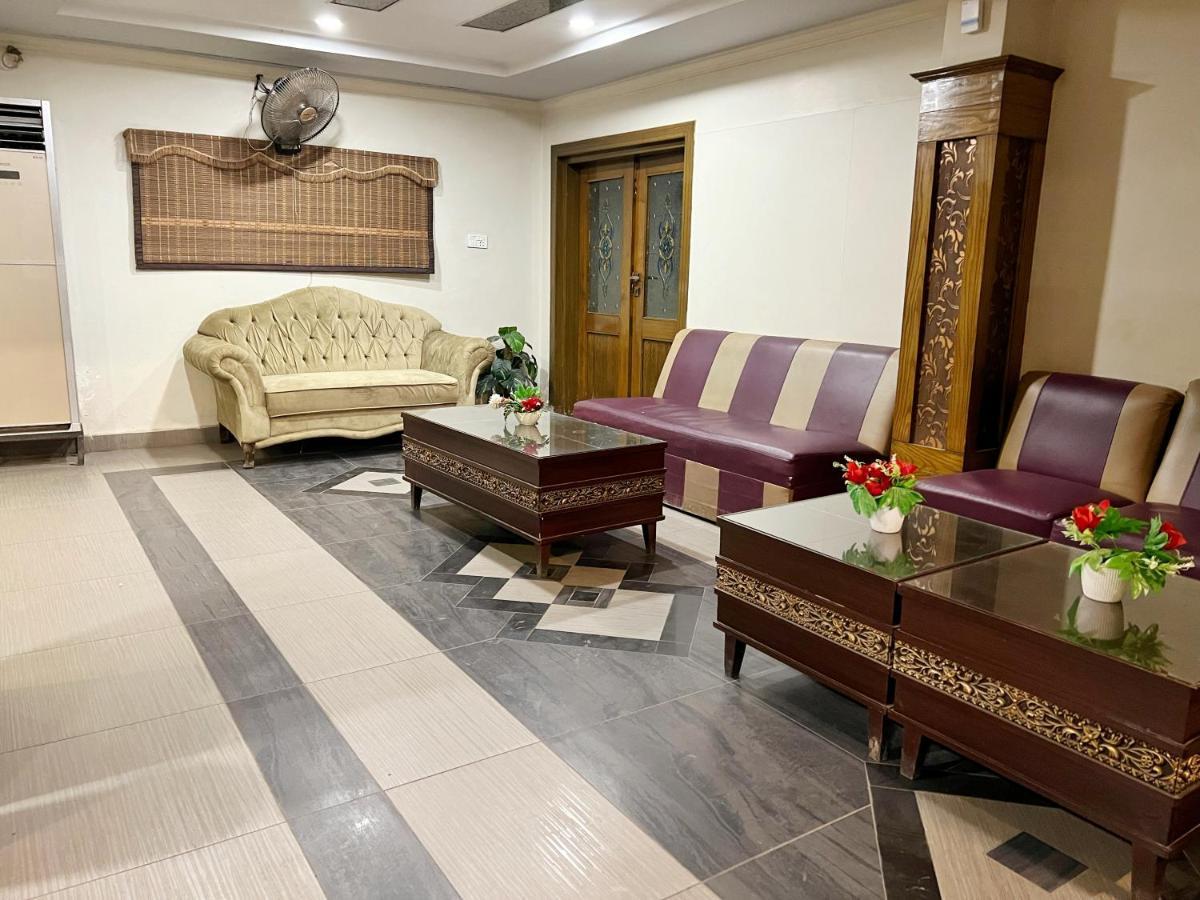 Hotel Multan Esterno foto