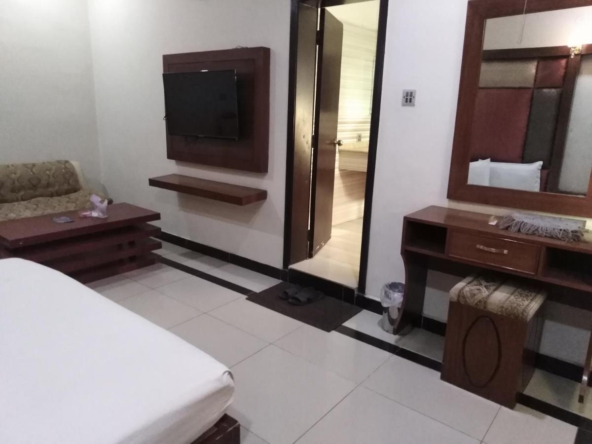 Hotel Multan Esterno foto