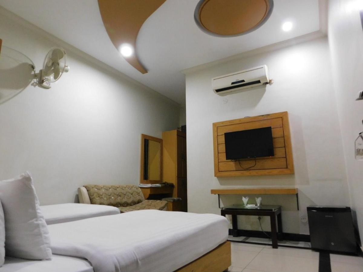 Hotel Multan Esterno foto