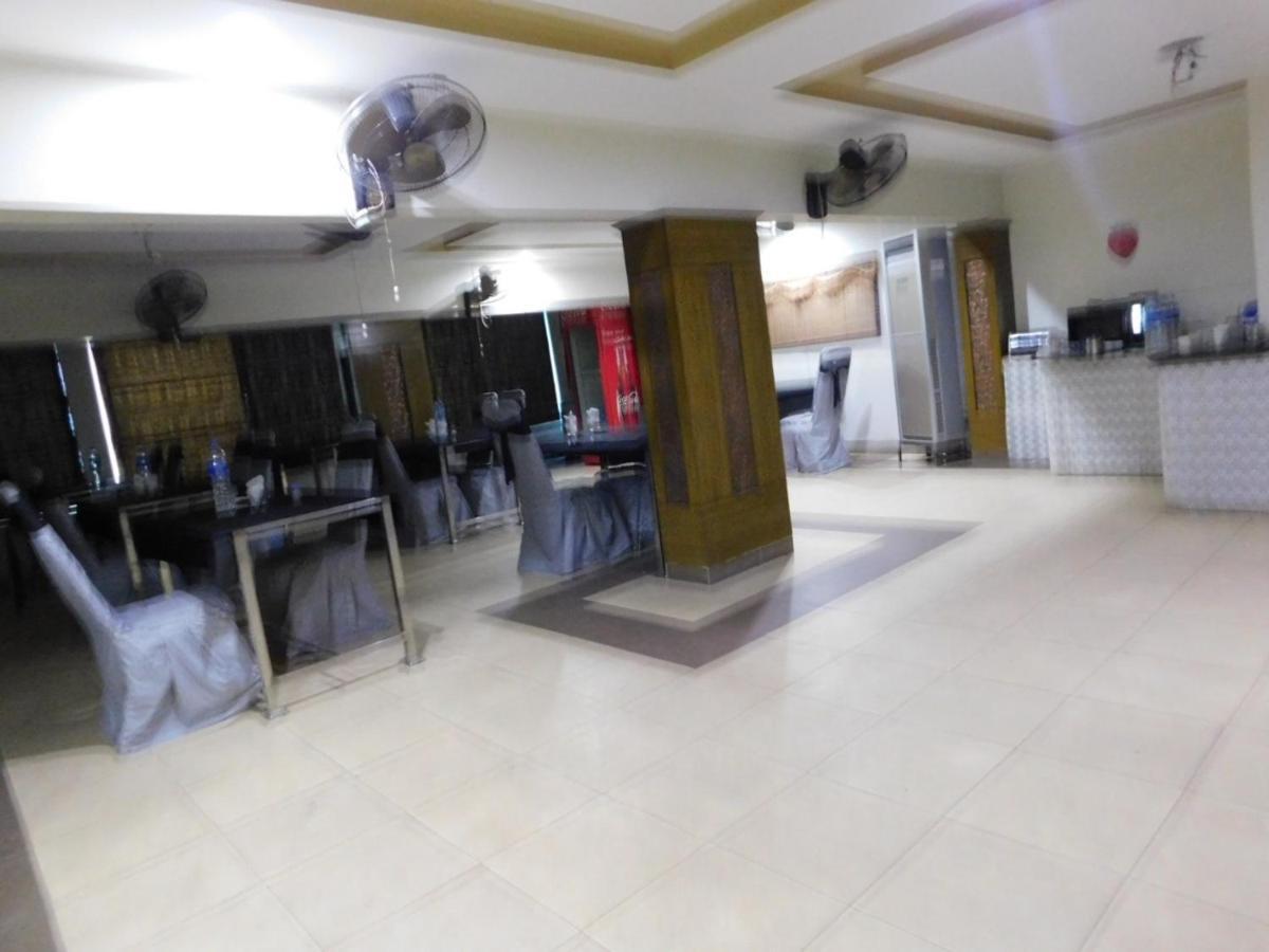Hotel Multan Esterno foto
