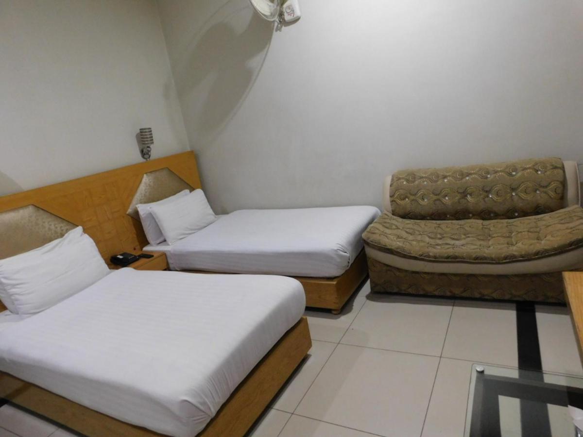 Hotel Multan Esterno foto