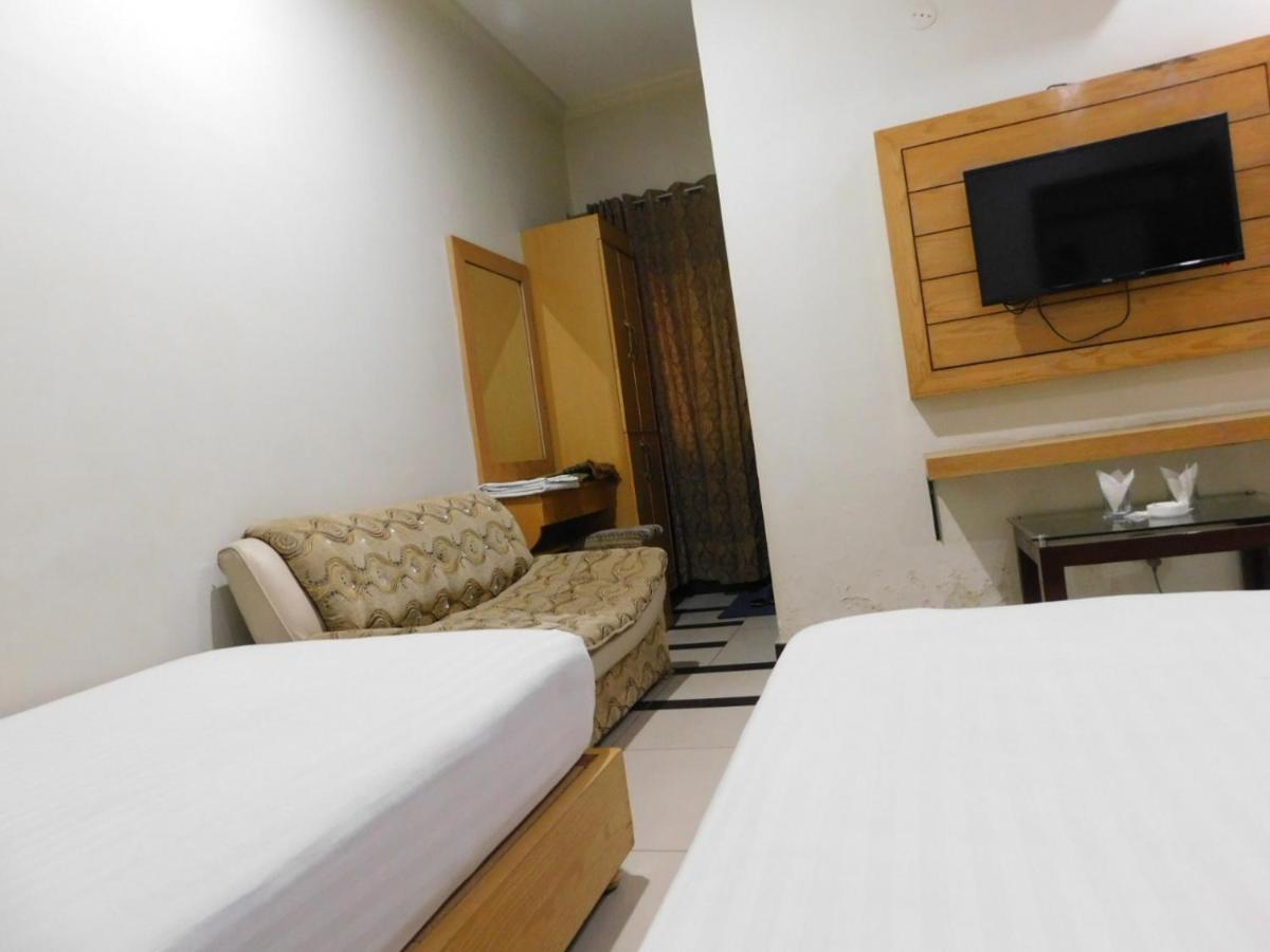 Hotel Multan Esterno foto